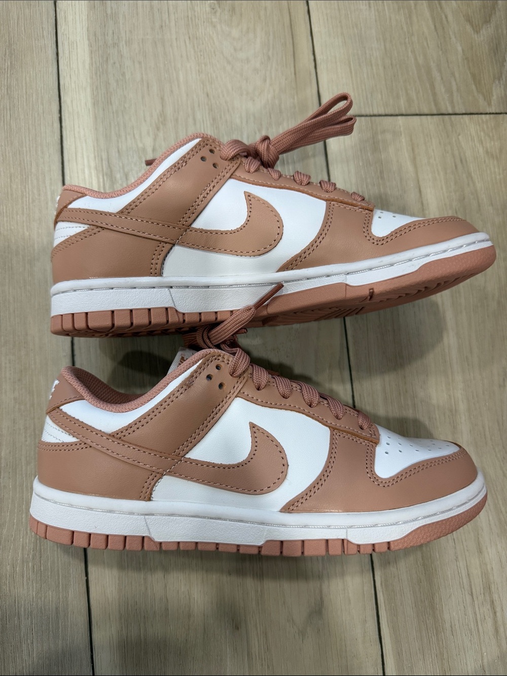 Nike Women’s Low Top Sneakers White and Light Brown